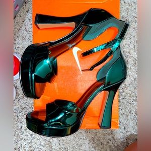 Womens Aldo Platform Heel Hunter green size 7